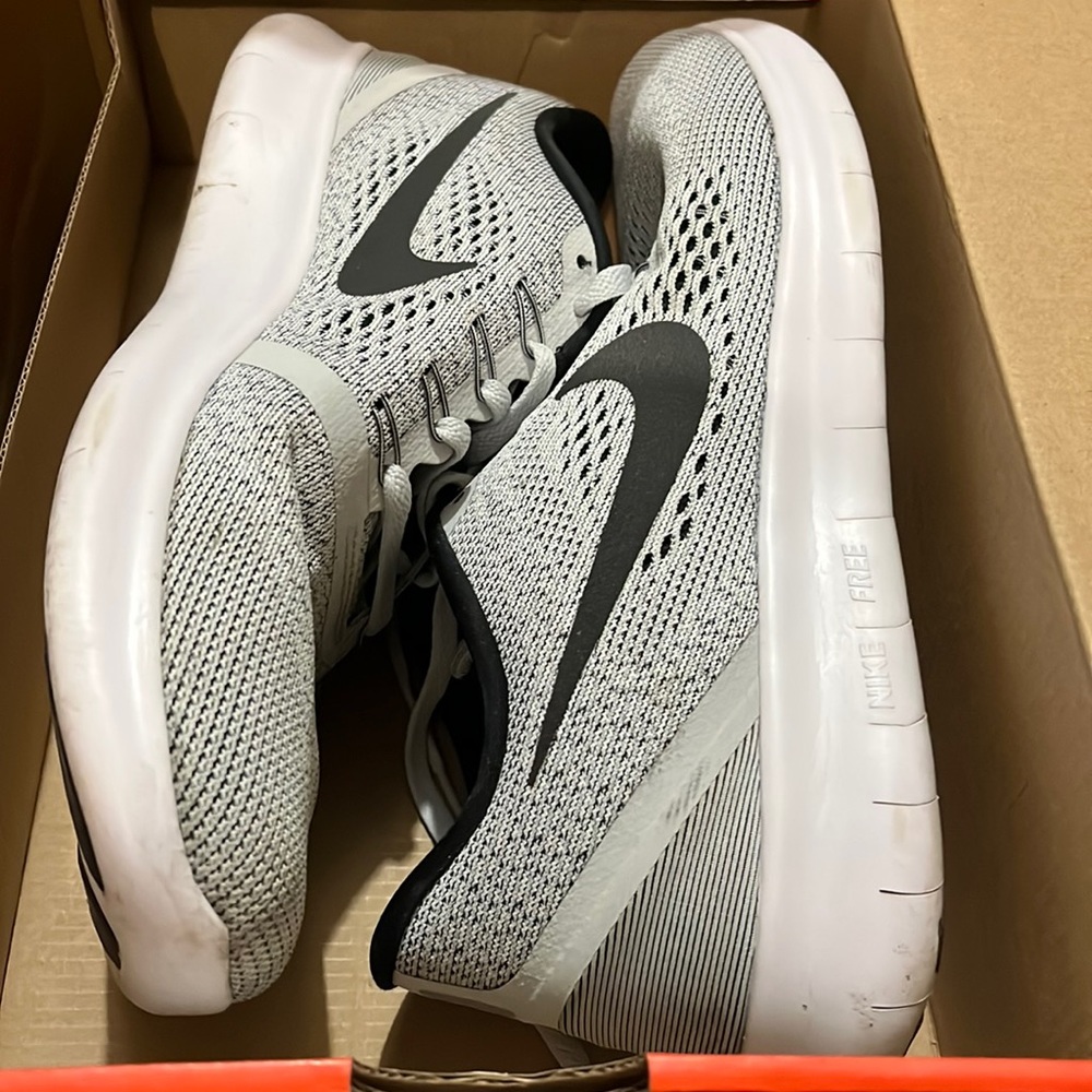 Nike Free Runs size 9